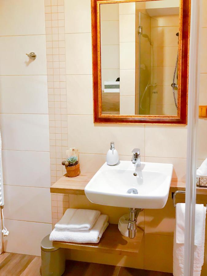 Golden Wood Apartments Plzen Bagian luar foto