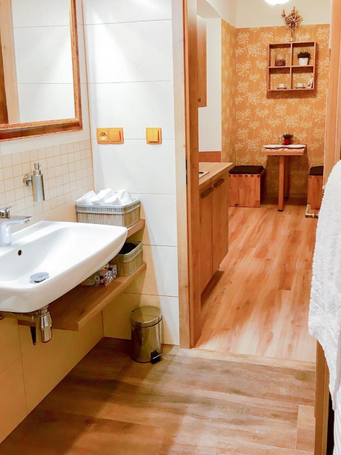 Golden Wood Apartments Plzen Bagian luar foto