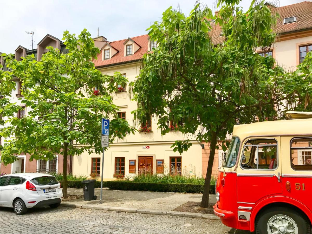 Golden Wood Apartments Plzen Bagian luar foto