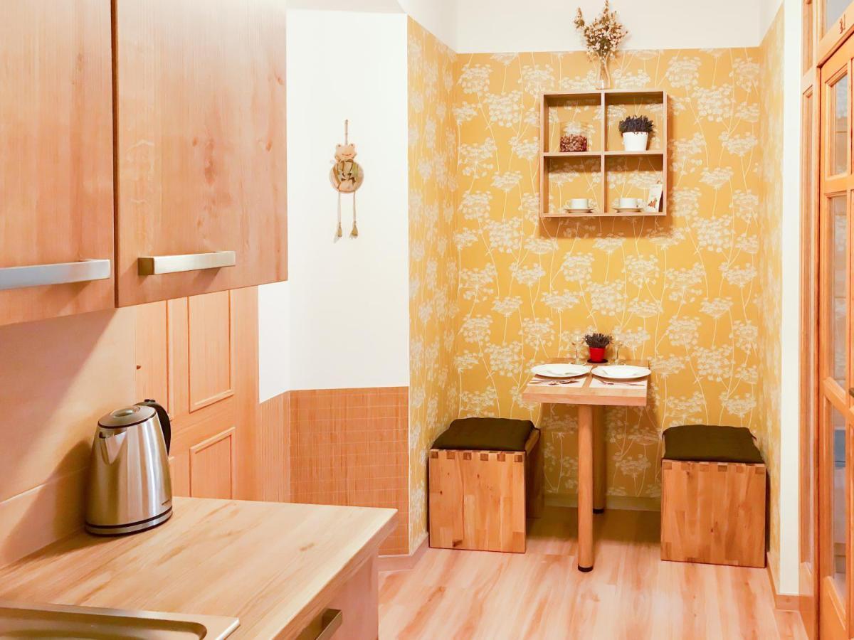 Golden Wood Apartments Plzen Bagian luar foto