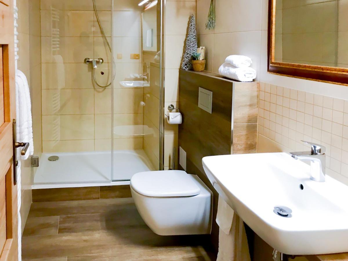Golden Wood Apartments Plzen Bagian luar foto