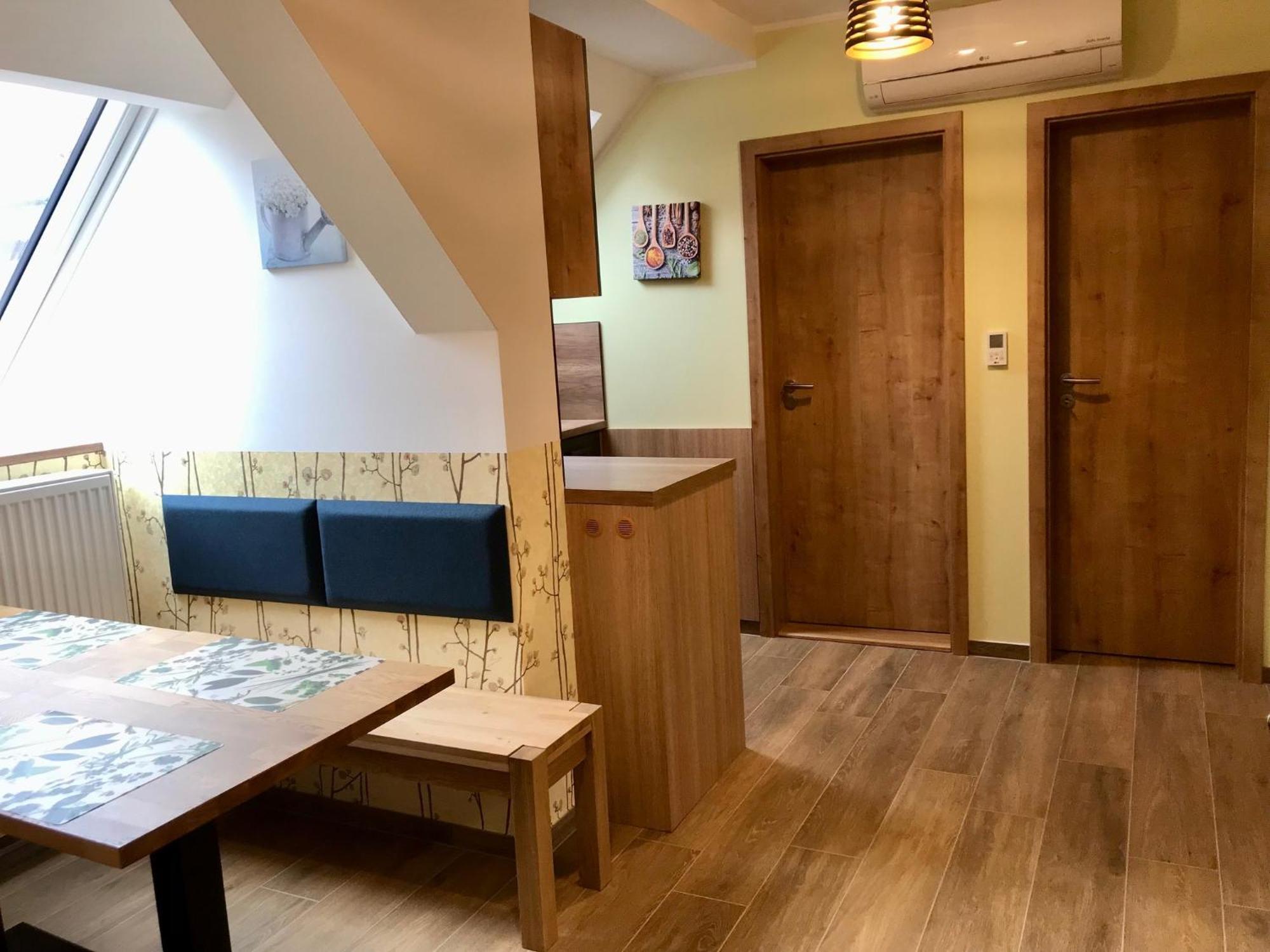 Golden Wood Apartments Plzen Bagian luar foto